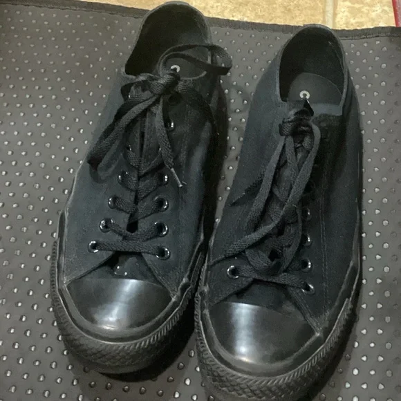 Preowned Low Tops Converse Unisex Black Color Size M11.5 W 13.5. - Picture 1 of 10